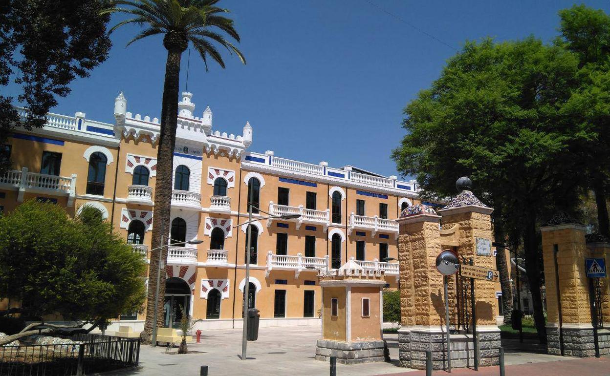 Imagen actual de la fachada del Cuartel de Artillería de Murcia.