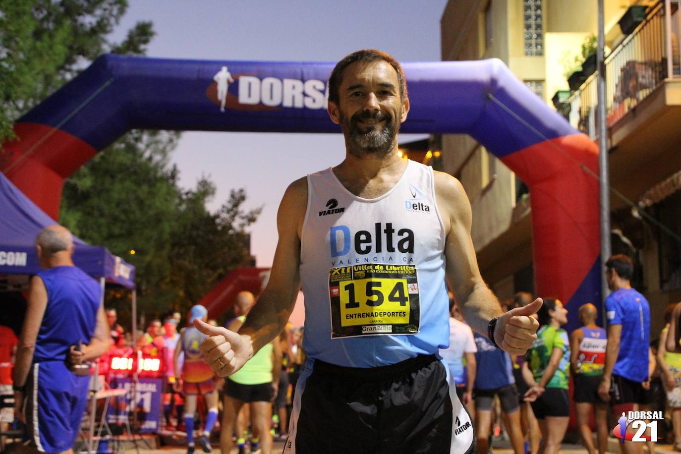 El atleta del Mobel Automenor Running Team se lleva el triunfo con un tiempo de 33:15 minutos, por los 40:45 para la corredora del C.D. Runtritón