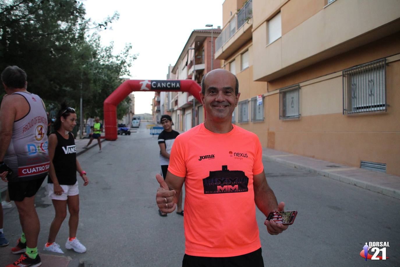 El atleta del Mobel Automenor Running Team se lleva el triunfo con un tiempo de 33:15 minutos, por los 40:45 para la corredora del C.D. Runtritón