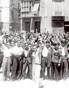 Imagen secundaria 2 - 1. Al inicio de la Guerra Civil, «manda la calle». | 2. Fusilamiento en Cartagena, en 1936. | 3. Juicio a un militar, por parte del Tribunal Popular de Cartagena, en 1936.