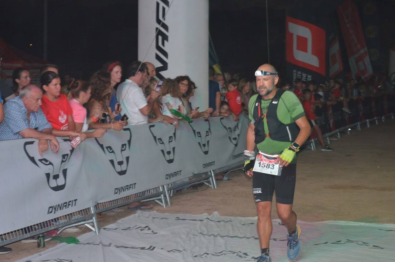 El atleta del Runtritón Cartagena completa los 17 kilómetros del recorrido en 1 hora y 24 minutos, por la marca de 1:35:04 de la vencedora femenina