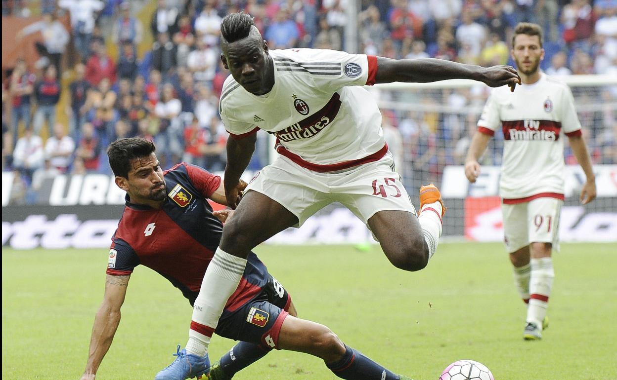 Mario Balotelli durante su etapa en el Milan.