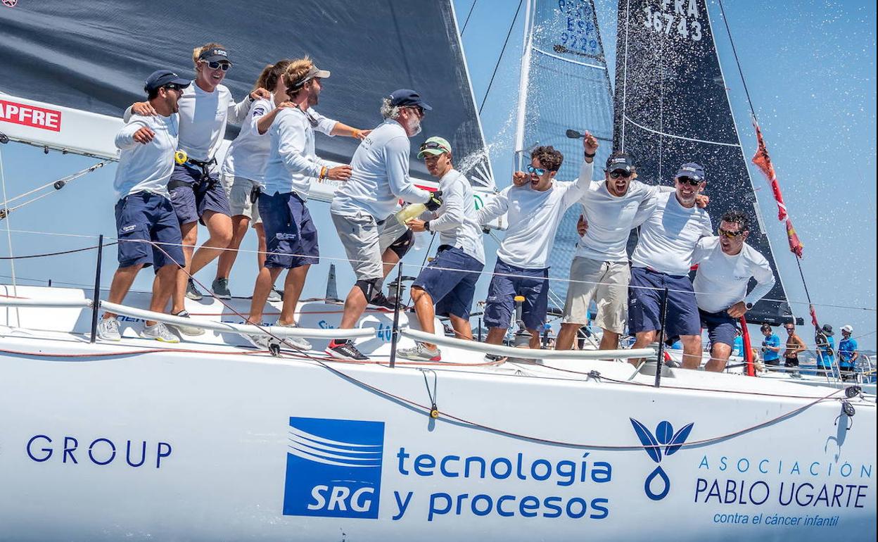 La tripulacón de 'El Carmen' celebra la Copa del Rey ganada en la categoría ORC 2.