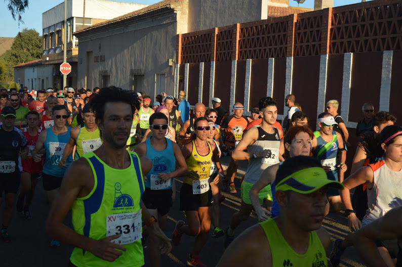 El atleta del Alumbres Sport gana con un tiempo de 31:23 minutos en los 8,5 kilómetros, por los 36:00 para la corredora del Mobel Automenor Running Team