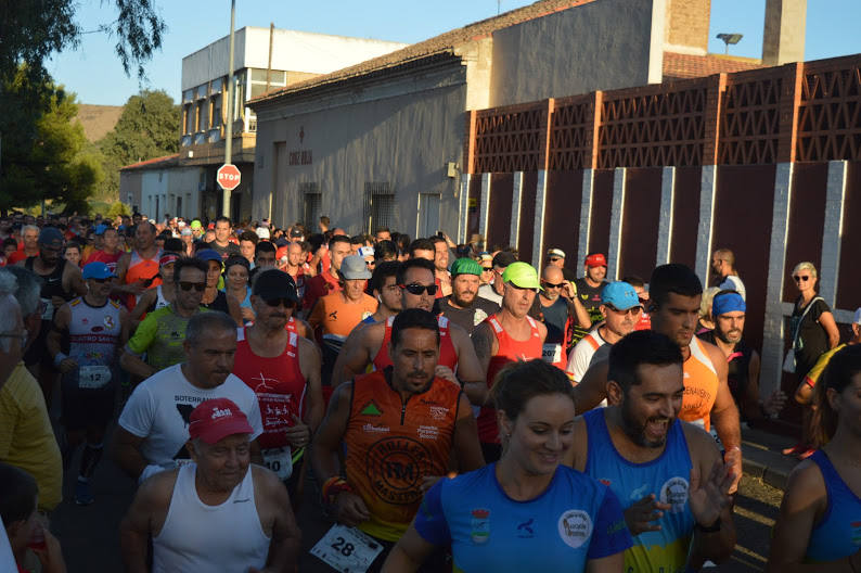 El atleta del Alumbres Sport gana con un tiempo de 31:23 minutos en los 8,5 kilómetros, por los 36:00 para la corredora del Mobel Automenor Running Team