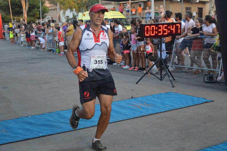 El atleta del Alumbres Sport gana con un tiempo de 31:23 minutos en los 8,5 kilómetros, por los 36:00 para la corredora del Mobel Automenor Running Team