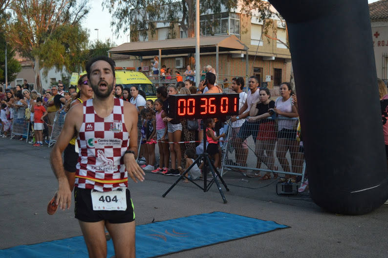 El atleta del Alumbres Sport gana con un tiempo de 31:23 minutos en los 8,5 kilómetros, por los 36:00 para la corredora del Mobel Automenor Running Team