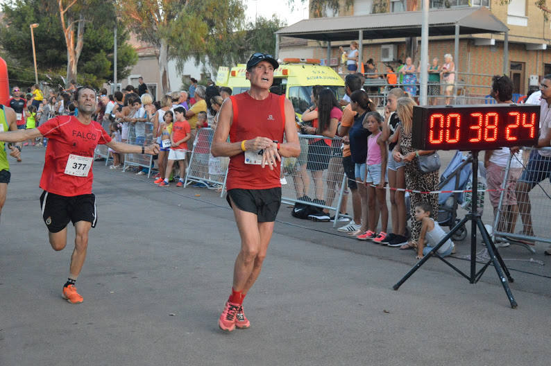 El atleta del Alumbres Sport gana con un tiempo de 31:23 minutos en los 8,5 kilómetros, por los 36:00 para la corredora del Mobel Automenor Running Team