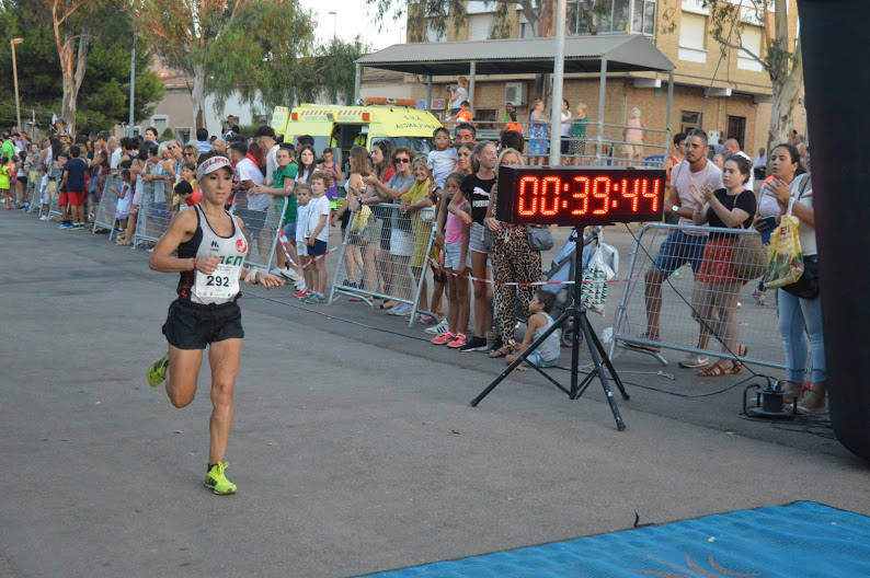 El atleta del Alumbres Sport gana con un tiempo de 31:23 minutos en los 8,5 kilómetros, por los 36:00 para la corredora del Mobel Automenor Running Team