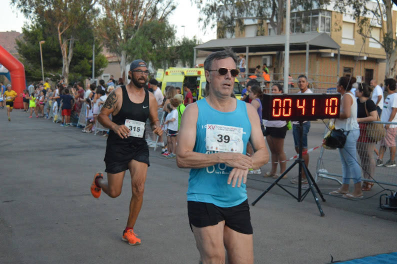 El atleta del Alumbres Sport gana con un tiempo de 31:23 minutos en los 8,5 kilómetros, por los 36:00 para la corredora del Mobel Automenor Running Team