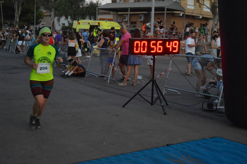 El atleta del Alumbres Sport gana con un tiempo de 31:23 minutos en los 8,5 kilómetros, por los 36:00 para la corredora del Mobel Automenor Running Team