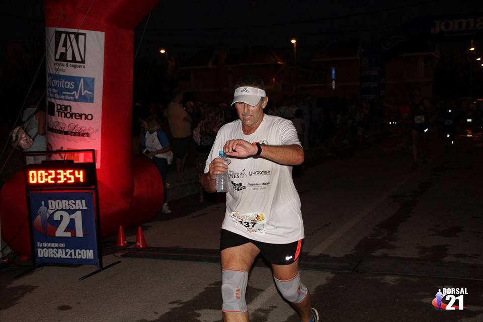 El atleta de la AD LLano de Brujas completa los cinco kilómetros en 14:59 minutos, por los 19:11 de la corredora del Bathco Running Team 