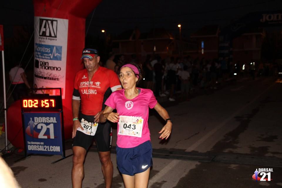 El atleta de la AD LLano de Brujas completa los cinco kilómetros en 14:59 minutos, por los 19:11 de la corredora del Bathco Running Team 