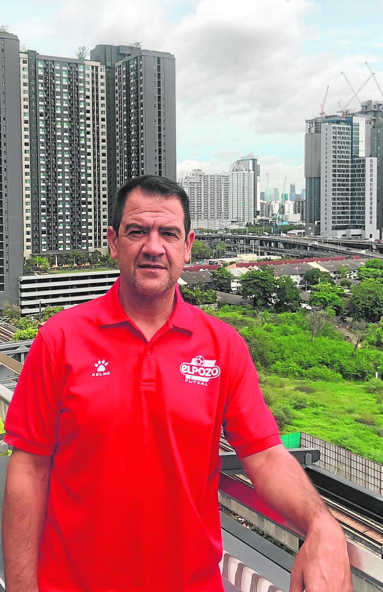 Serrejón, en el hotel de Bangkok donde permanece ElPozo. 