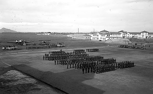 Celebración de la fiesta de la patrona de la aviación en la AGA en 1943.