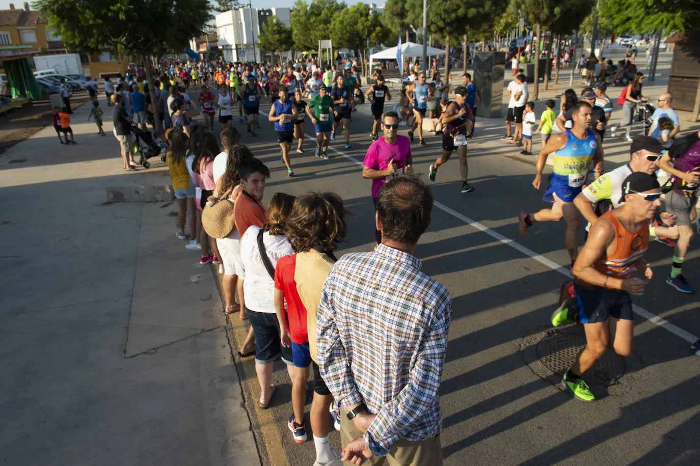 El atleta del Mobel Automenor Running Team se lleva el triunfo con un tiempo de 35:10 minutos en los 10 kilómetros, por los 44:43 para su compañera de club que gana en la prueba femenina