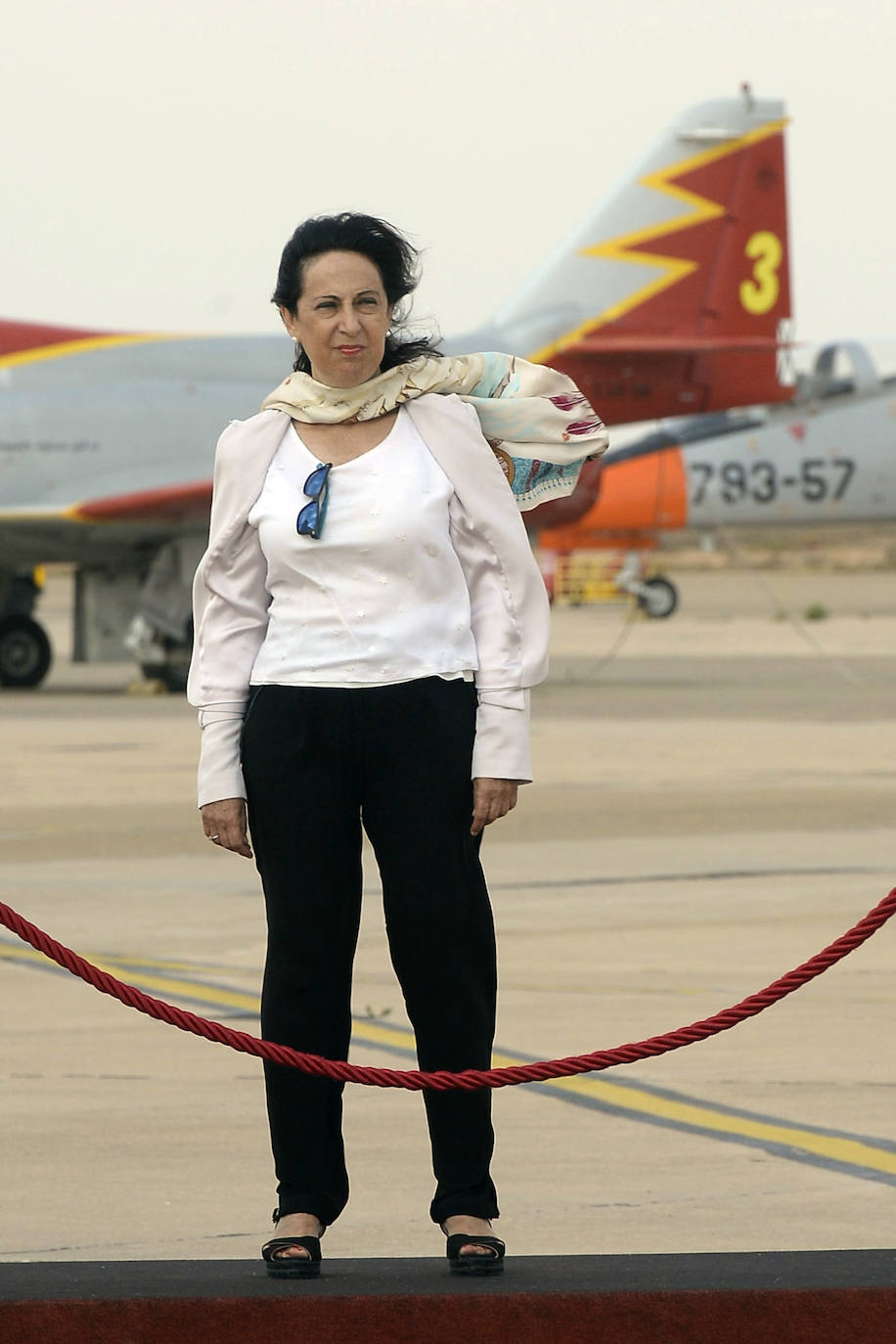 La ministra de Defensa visita la AGA en San Javier «para dar apoyo y mostrar la solidaridad del Gobierno a los compañeros y familiares» del piloto fallecido la semana pasada