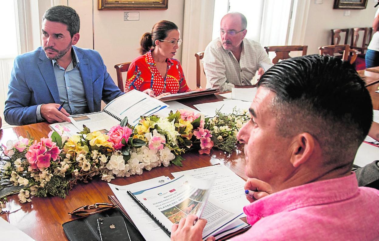 Luengo, Castejón, un técnico municipal y Martínez, ayer. 