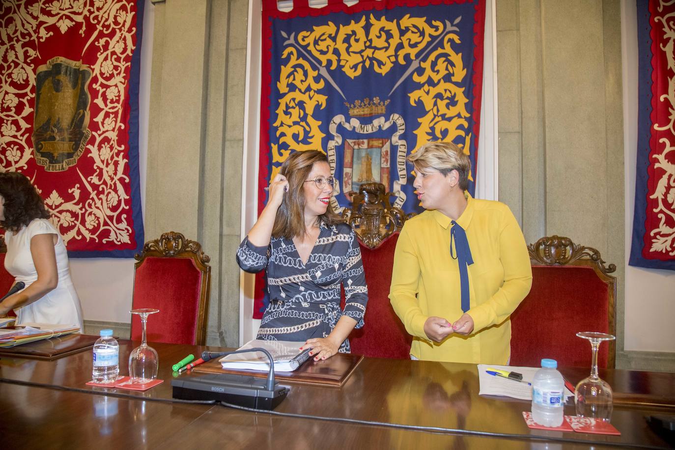 Durante el Pleno, la alcaldesa, Ana Belén Castejón, protagonizó un encontronazo dialéctico con el portavoz de MC, José López.