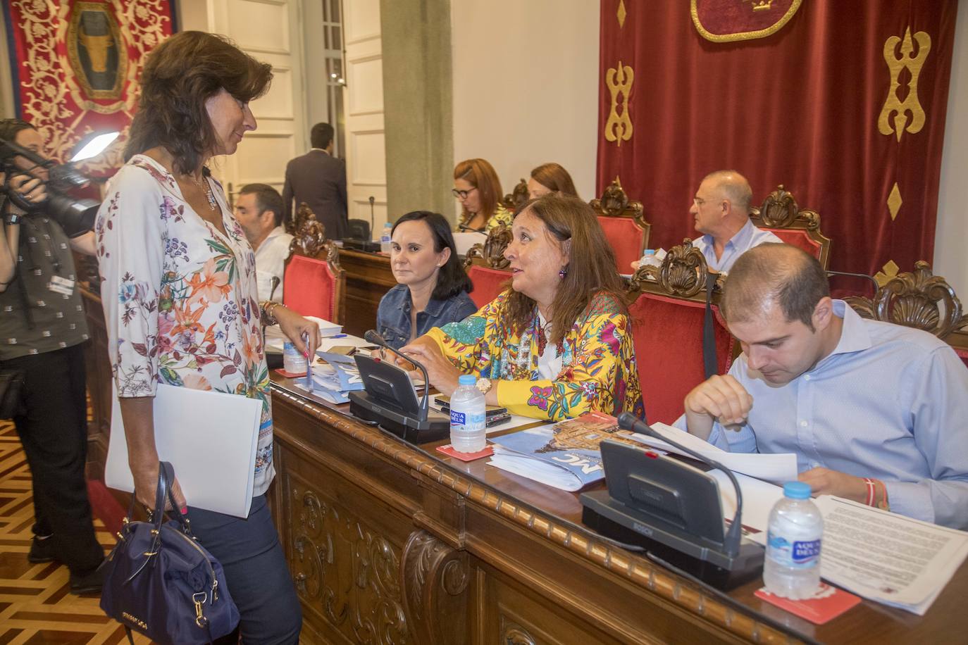 Durante el Pleno, la alcaldesa, Ana Belén Castejón, protagonizó un encontronazo dialéctico con el portavoz de MC, José López.