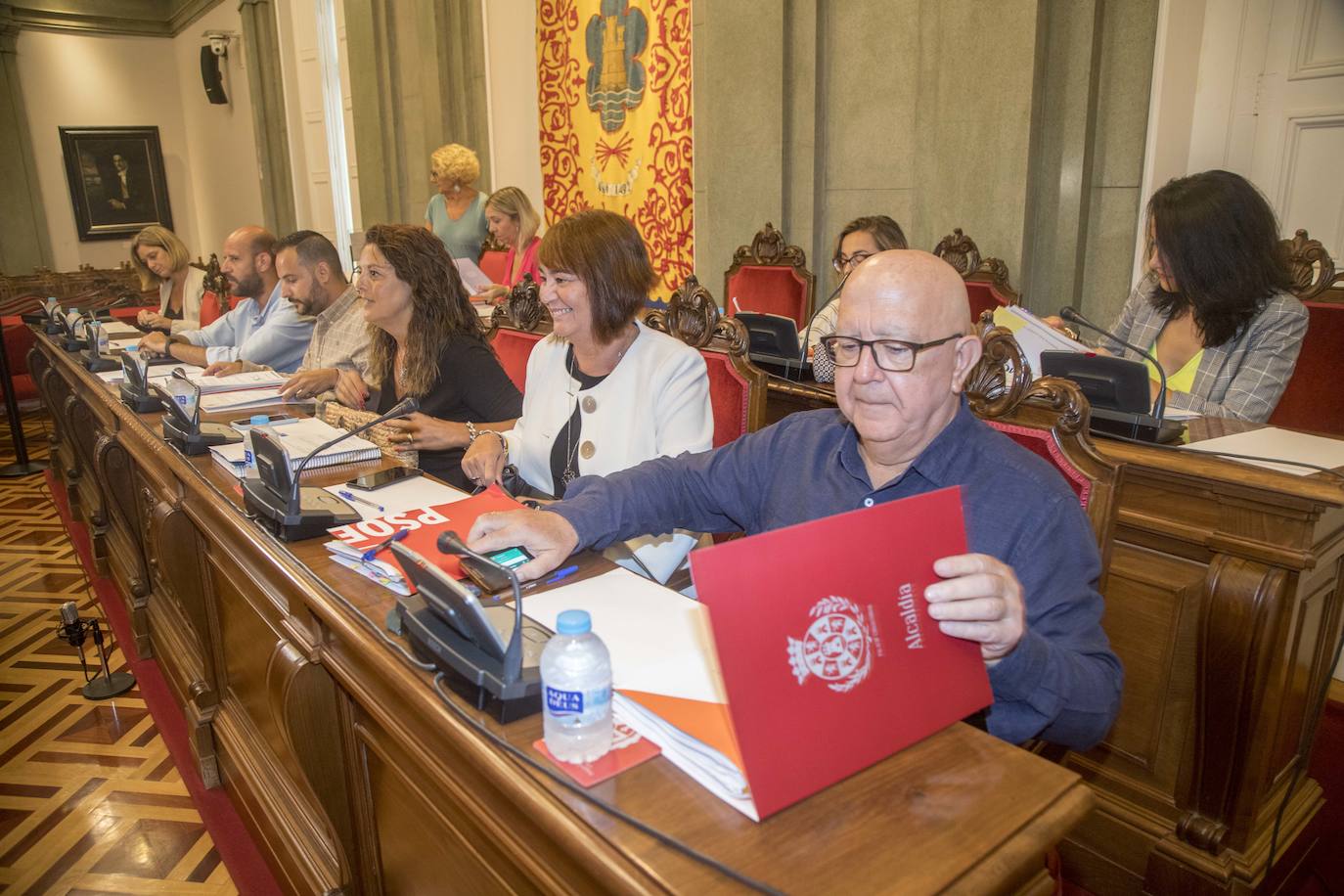 Durante el Pleno, la alcaldesa, Ana Belén Castejón, protagonizó un encontronazo dialéctico con el portavoz de MC, José López.
