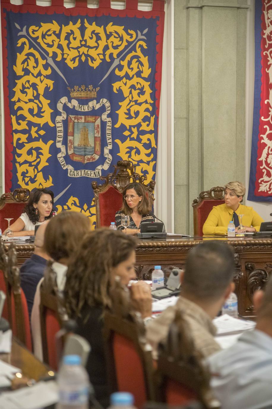 Durante el Pleno, la alcaldesa, Ana Belén Castejón, protagonizó un encontronazo dialéctico con el portavoz de MC, José López.