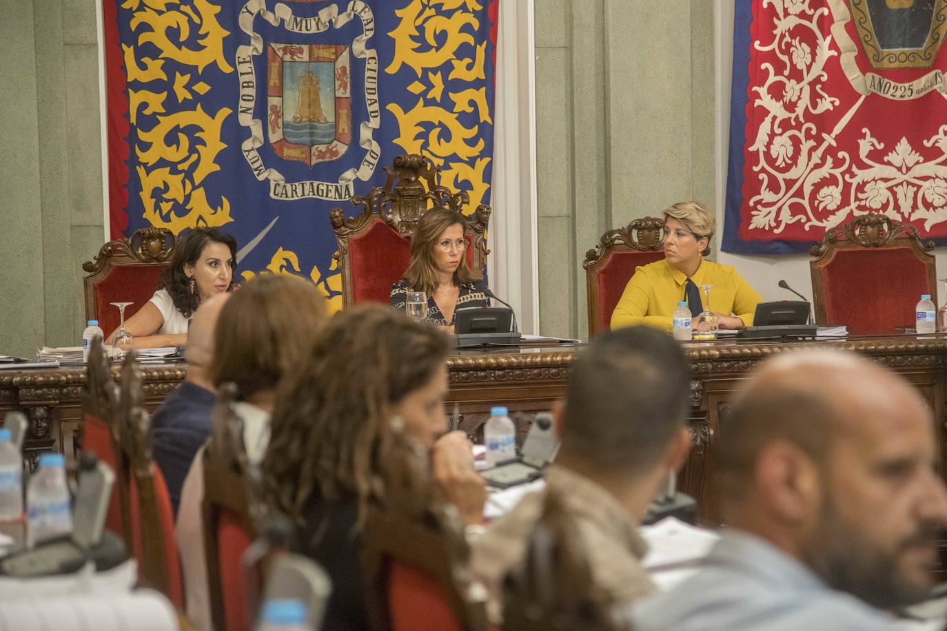 Durante el Pleno, la alcaldesa, Ana Belén Castejón, protagonizó un encontronazo dialéctico con el portavoz de MC, José López.