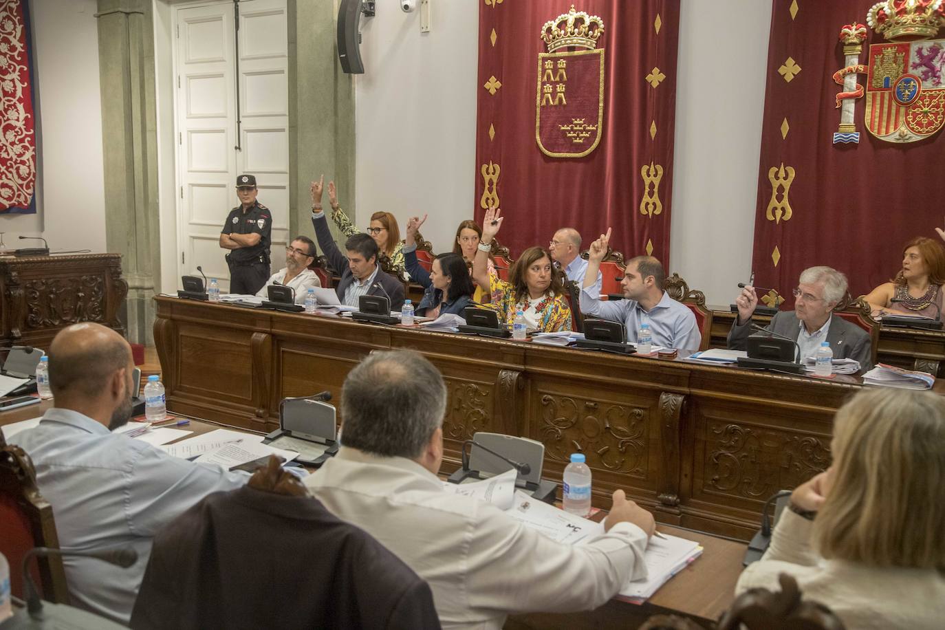 Votación en el pleno de Cartagena.