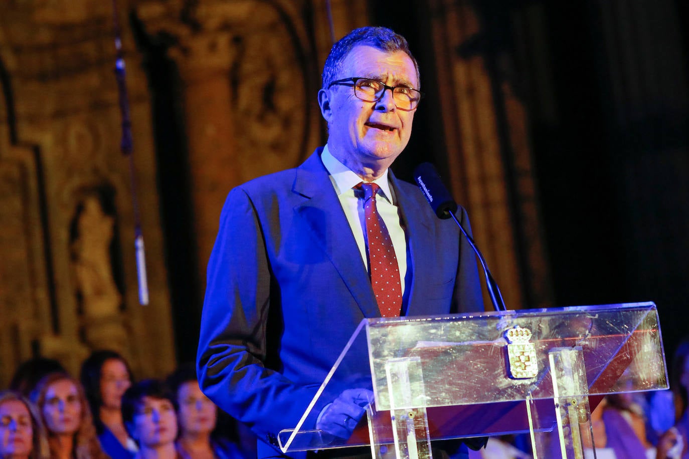 La Coral Discantus y Ruth Lorenzo entonan el pregón más innovador, que abarrotó Belluga