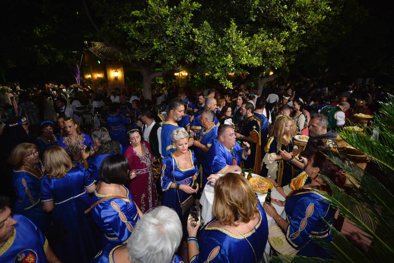 El restaurante Rincón Huertano acogió el viernes por la noche la Cena Medieval, en la que brillaron con luz propia el Rey Aben Hud 2019, Agustín Belda Lario y su favorita, su hija Carmina y el Infante Alfonso 2019, Alejandro García Serón, junto a su esposa y reina, Berta García.