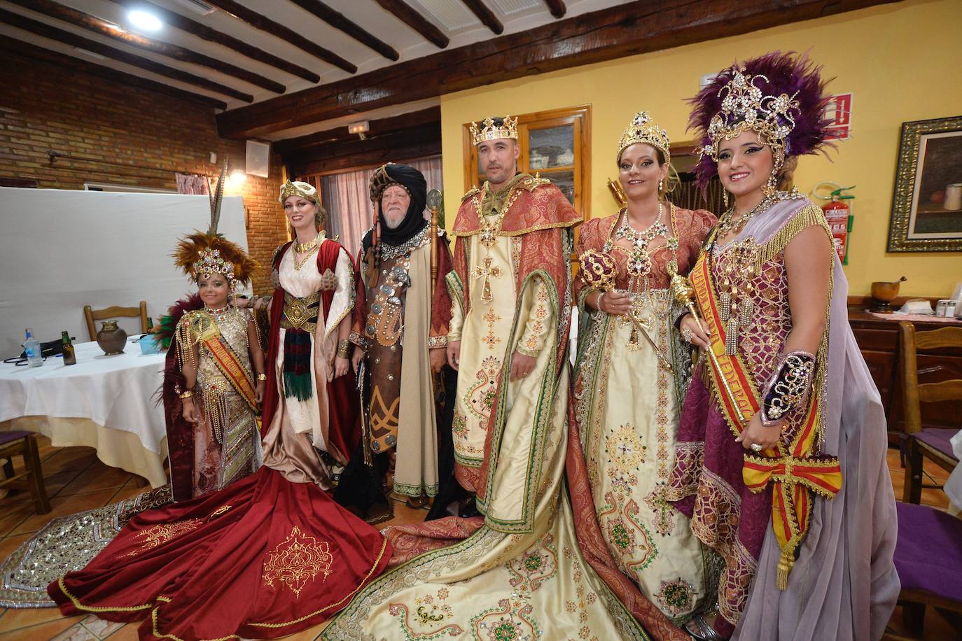 El restaurante Rincón Huertano acogió el viernes por la noche la Cena Medieval, en la que brillaron con luz propia el Rey Aben Hud 2019, Agustín Belda Lario y su favorita, su hija Carmina y el Infante Alfonso 2019, Alejandro García Serón, junto a su esposa y reina, Berta García.