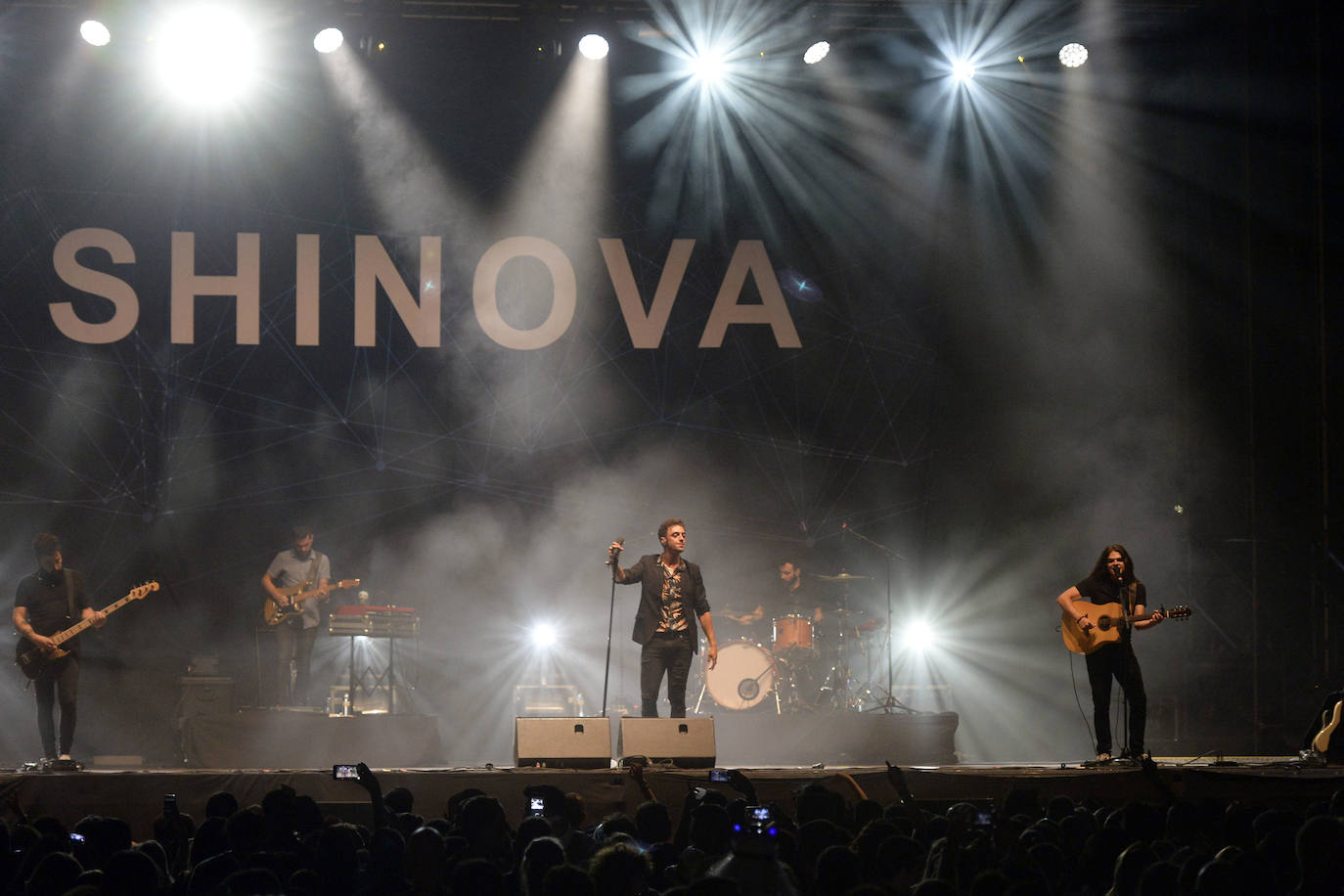 El festival B-Side celebra su edición más ecléctica, en la que Viva Suecia firmó los mejores momentos y en la que también destacaron la puesta en escena de Fuel Fandango, el reggae electrónico de Iseo & Dodosound y el talento de Alice Wonder.