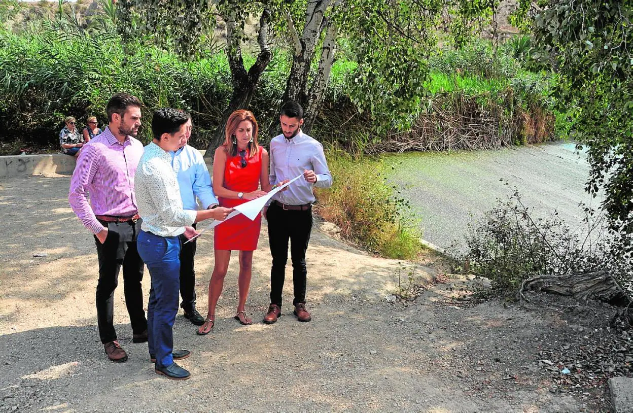 Patricia Fernández visita la zona junto a los ediles Mario Alcaraz, Anselmo Campuzano y Pedro José Ríos. 