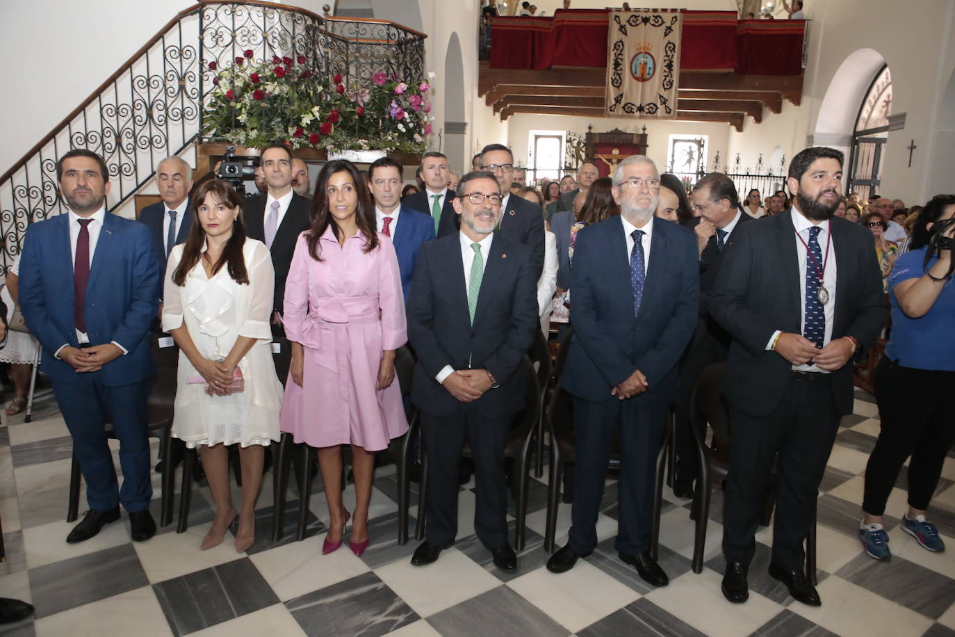 La talla estrena este domingo el manto regalado por Coros y Danzas con motivo de esta efeméride
