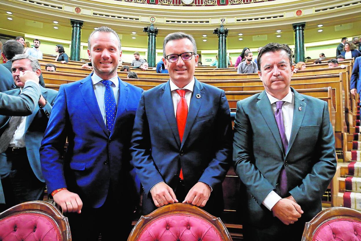Joaquín Segado, Diego Conesa y Juan José Molina, antes de comenzar la sesión.