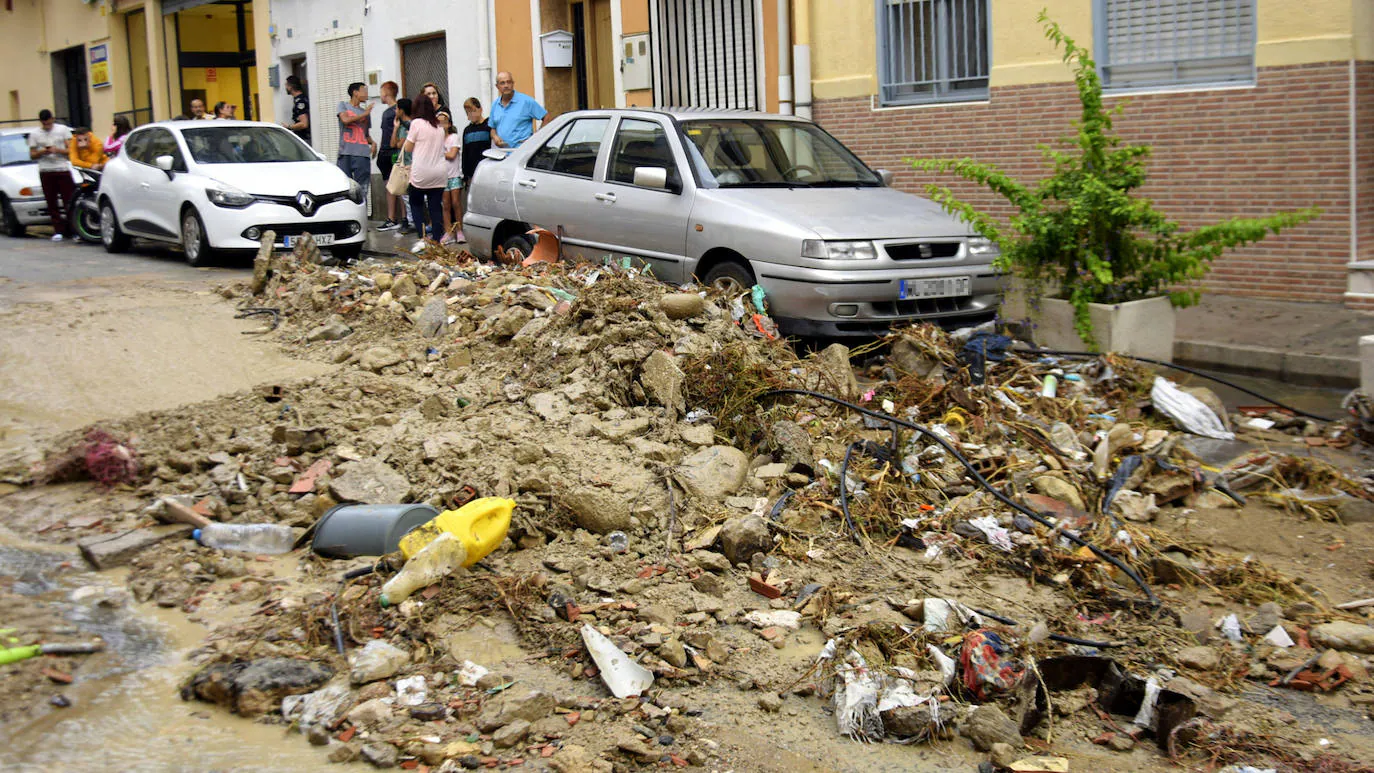 La localidad, castigada por la gota fría con daños materiales y calles anegadas.