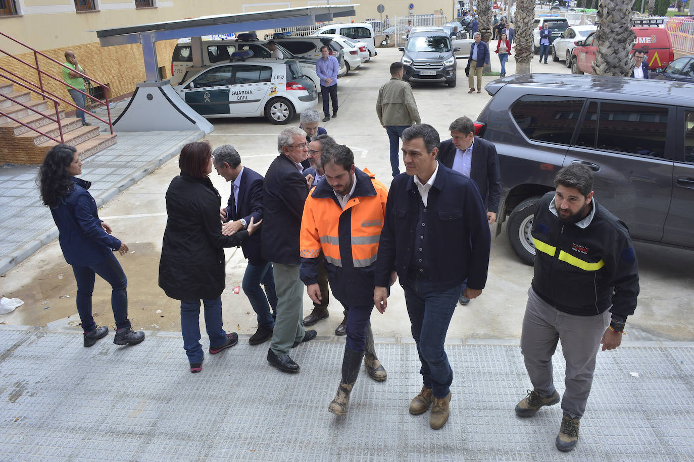 El presidente del Gobierno visita Los Alcázares para interesarse por los daños que el intenso temporal ha causado en la Región de Murcia en los últimos días