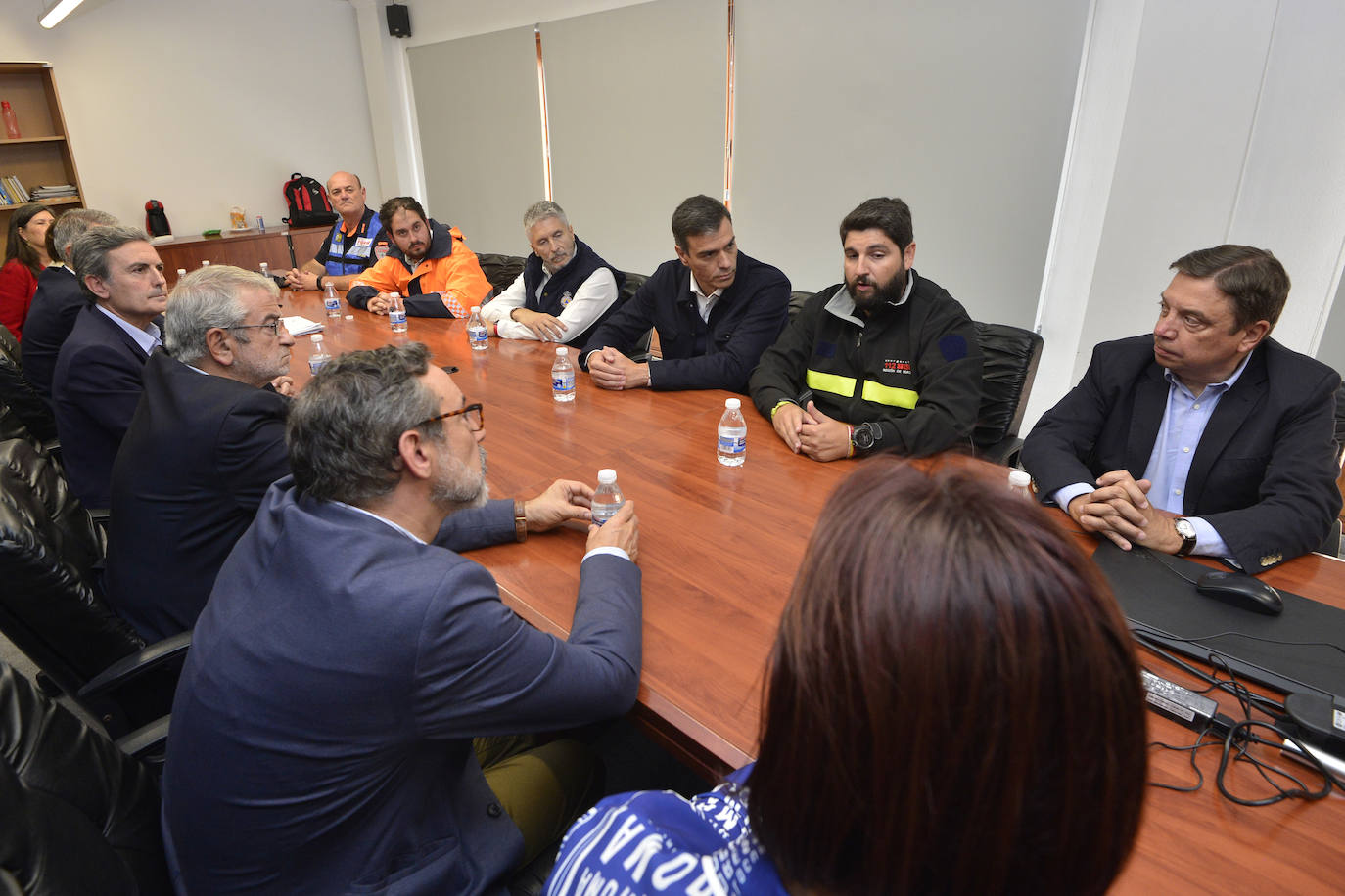 El presidente del Gobierno visita Los Alcázares para interesarse por los daños que el intenso temporal ha causado en la Región de Murcia en los últimos días