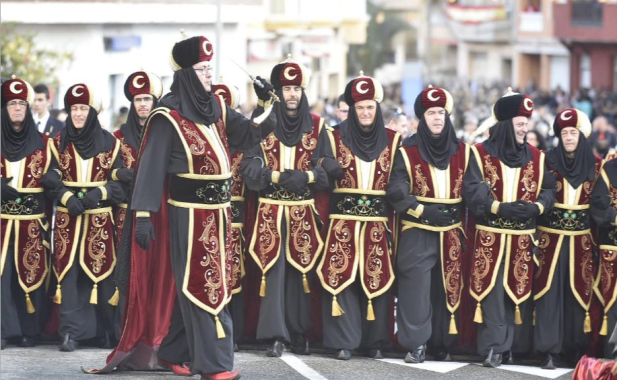 Desfile de Moros y Cristianos en Murcia, el pasado año. 