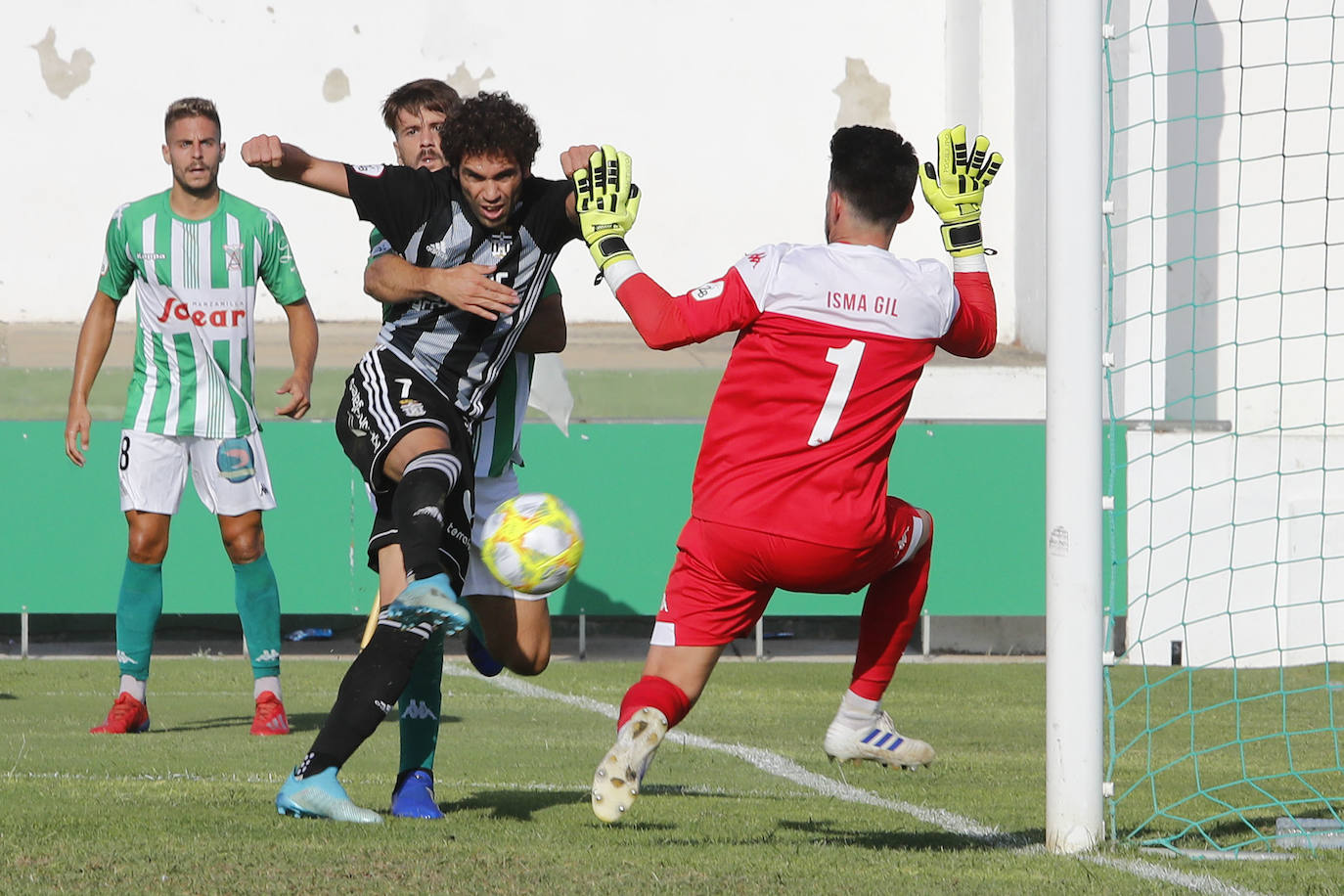 Un golazo de Manu Viana da la victoria a los de Munúa en Sanlúcar de Barrameda