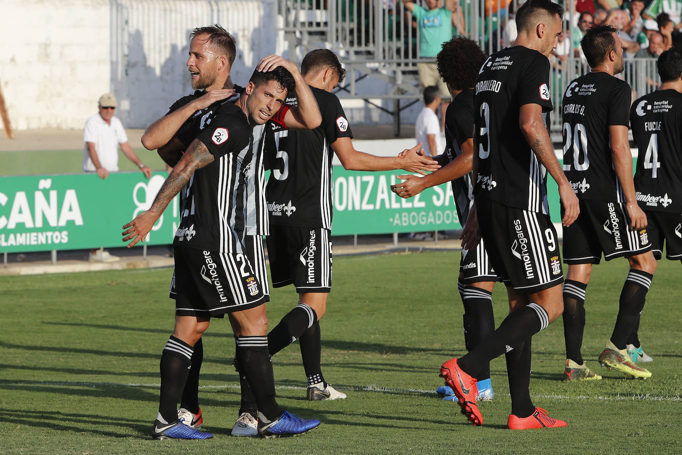 Un golazo de Manu Viana da la victoria a los de Munúa en Sanlúcar de Barrameda