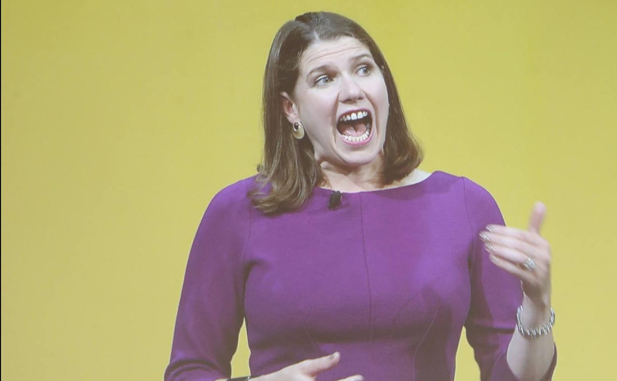 Jo Swinson habla durante la convención de otoño del Partido de los Liberal-Demócratas.