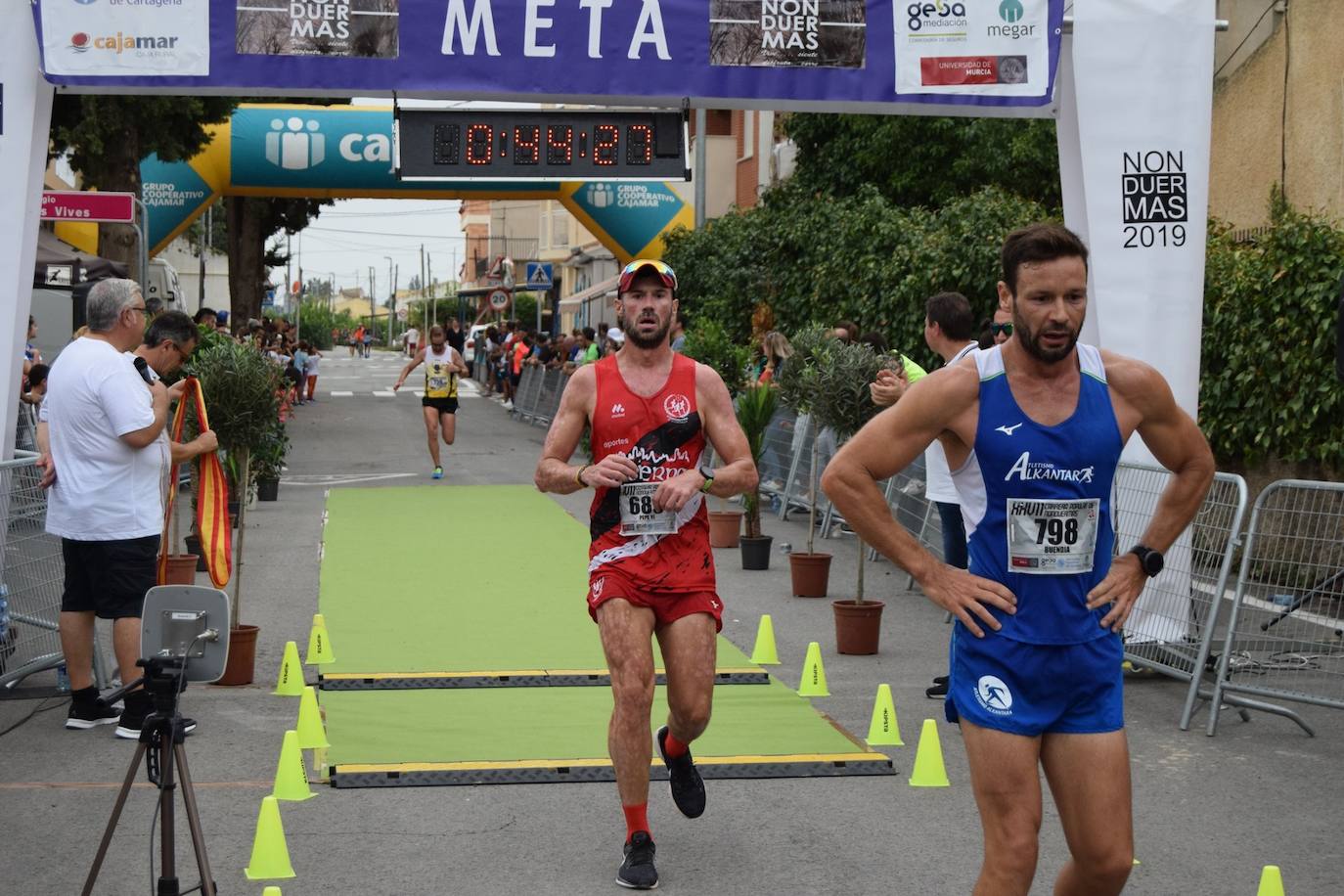 El atleta del Grupo Alcaraz se lleva la XXVII Carrera Popular de la pedanía murciana con un tiempo de 36:06 minutos, por los 43:42 para la corredora del Bathco Running Team