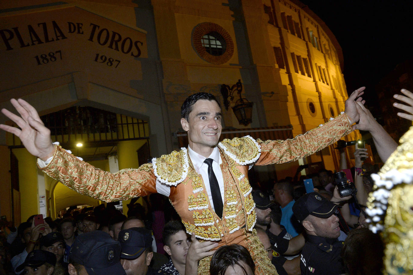 El de la Puebla y el de Lorca salen a hombros en una tarde de vacío para El Juli; la corrida de Daniel Ruiz estuvo en tipo aunque no embistió como la del año pasado