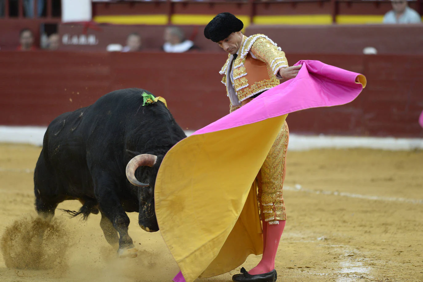 El de la Puebla y el de Lorca salen a hombros en una tarde de vacío para El Juli; la corrida de Daniel Ruiz estuvo en tipo aunque no embistió como la del año pasado