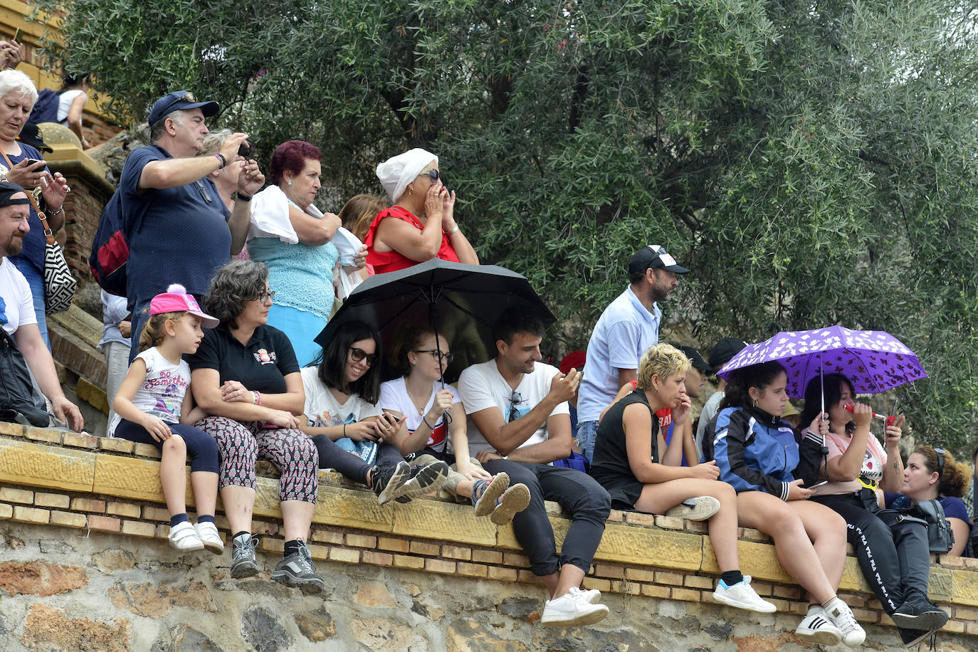 Miles de murcianos acompañan a la Virgen de la Fuensanta hasta su santuario.