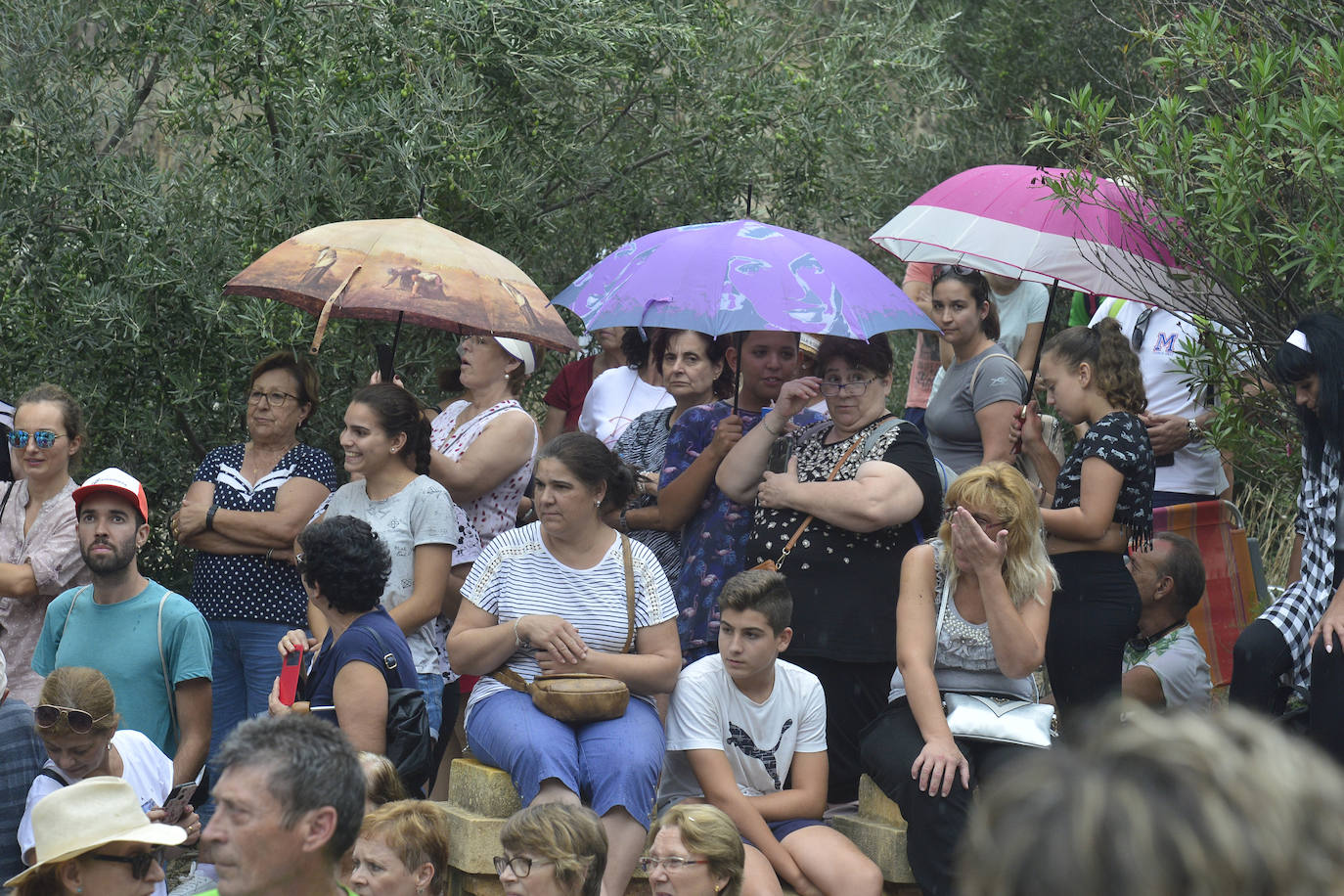Miles de murcianos acompañan a la Virgen de la Fuensanta hasta su santuario.