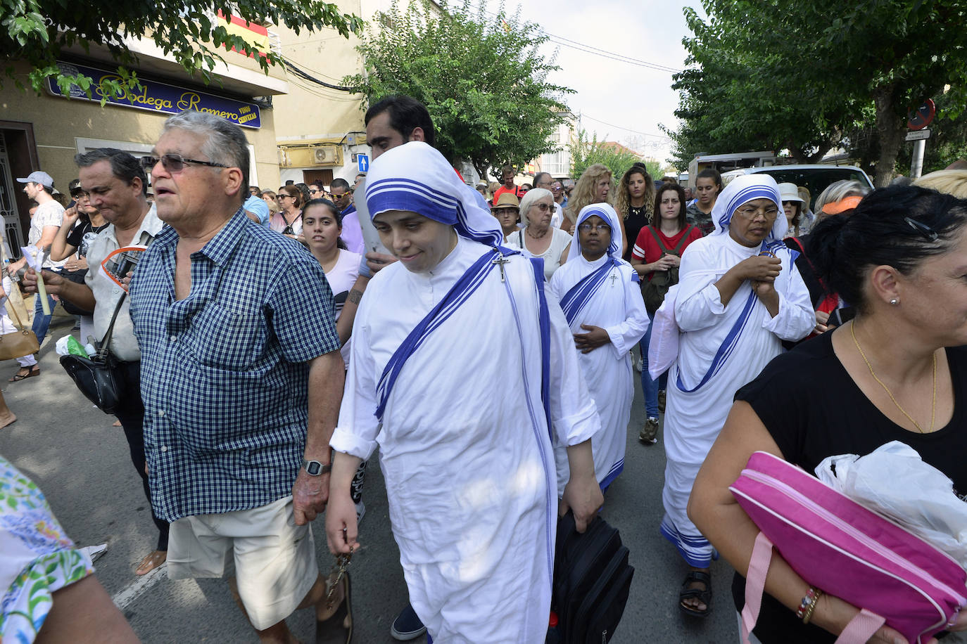 Miles de murcianos acompañan a la Virgen de la Fuensanta hasta su santuario.