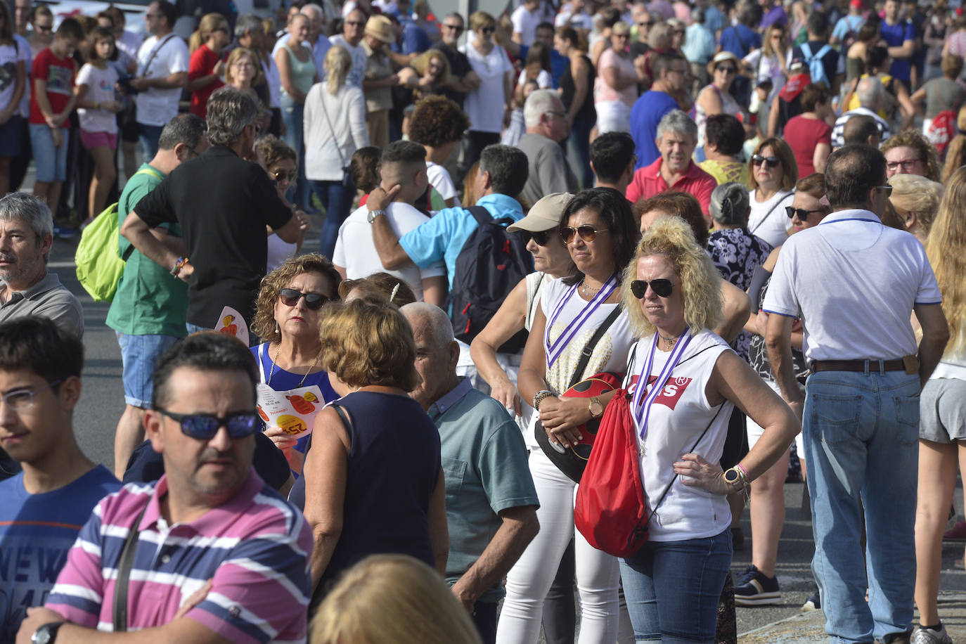 Miles de murcianos acompañan a la Virgen de la Fuensanta hasta su santuario.