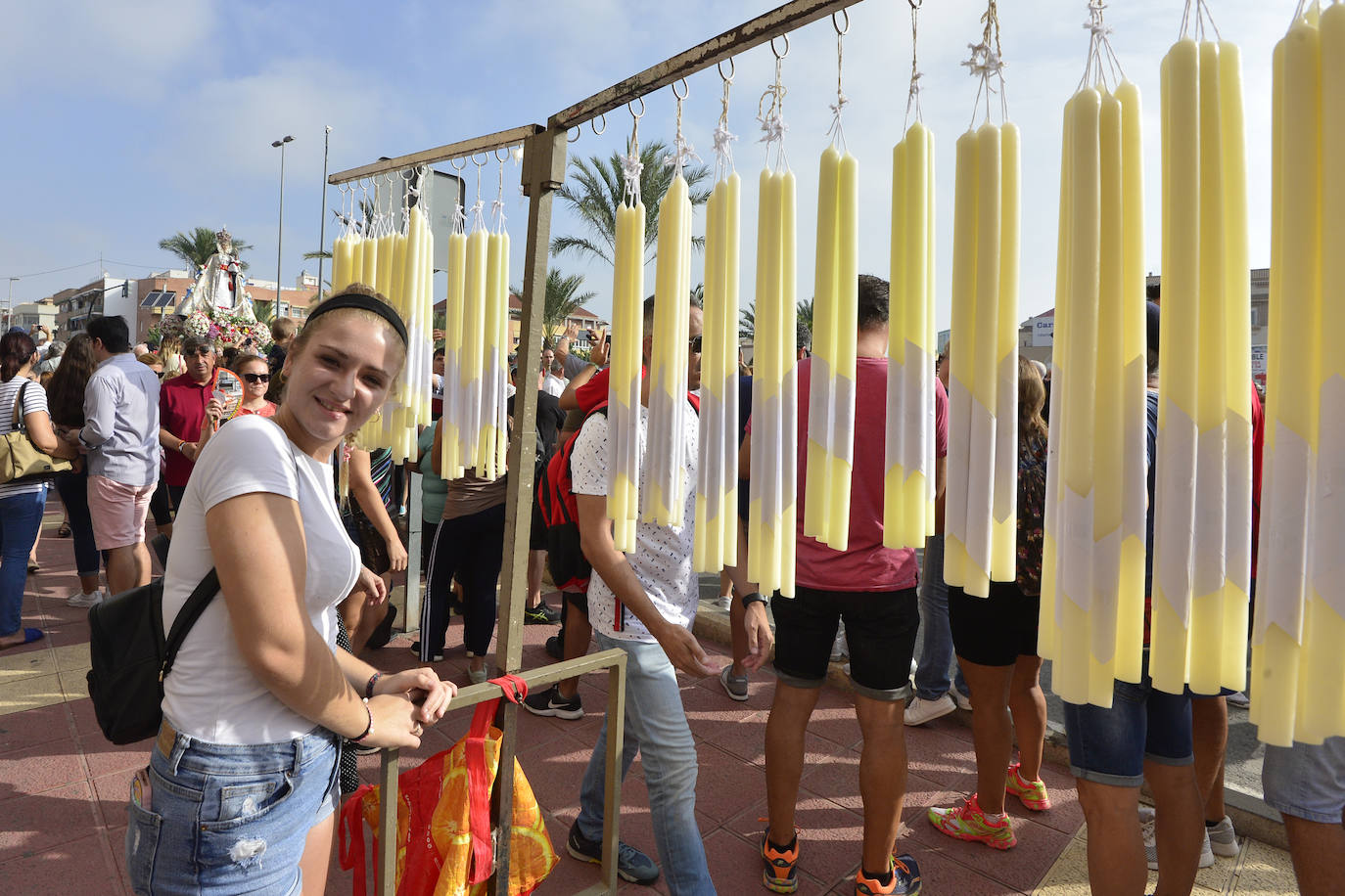 Miles de murcianos acompañan a la Virgen de la Fuensanta hasta su santuario.